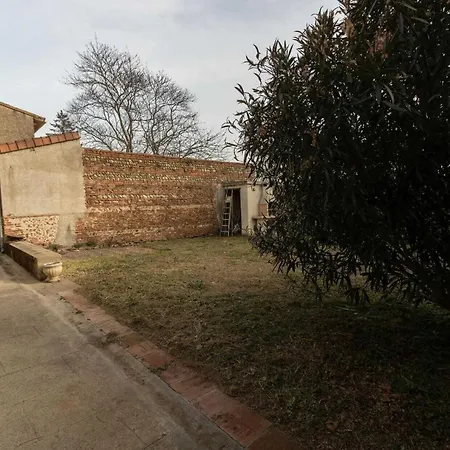 Au Pays Du Pastel Calmont (Haute-Garonne)